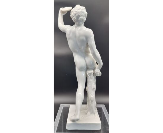 Statua di porcellana bianca raffigurante Bacco 
