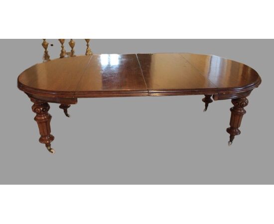 Opening round table in mahogany, Victorian Period