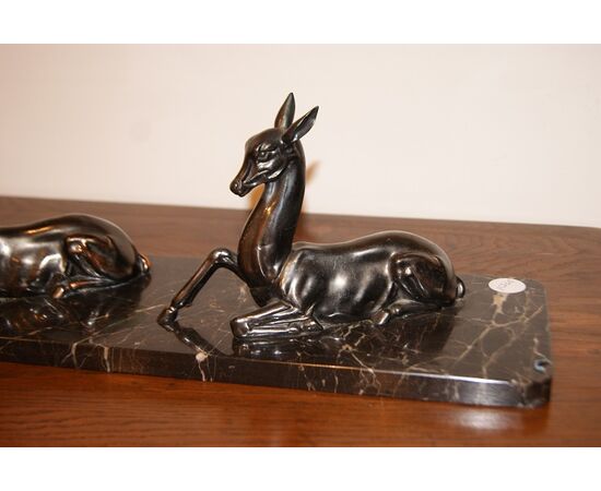 Bellissima piccola scultura Decò francese del 1900 raffigurnate Antilope cervicapra