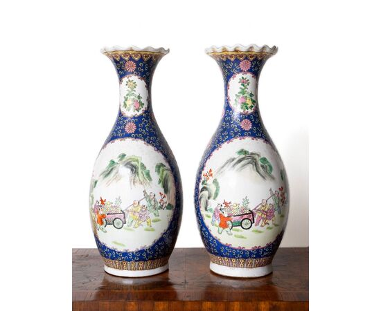 Coppia di antichi vasi cinesi in porcellana blu e bianca