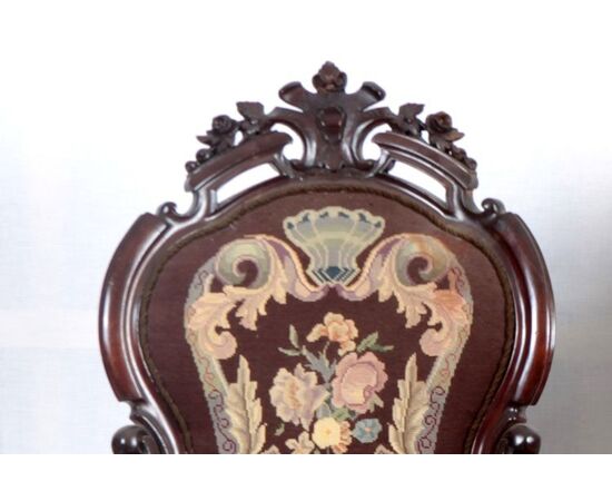 Antiche poltrone francesi del 1800 stile Luigi Filippo con ricamo a piccolo punto