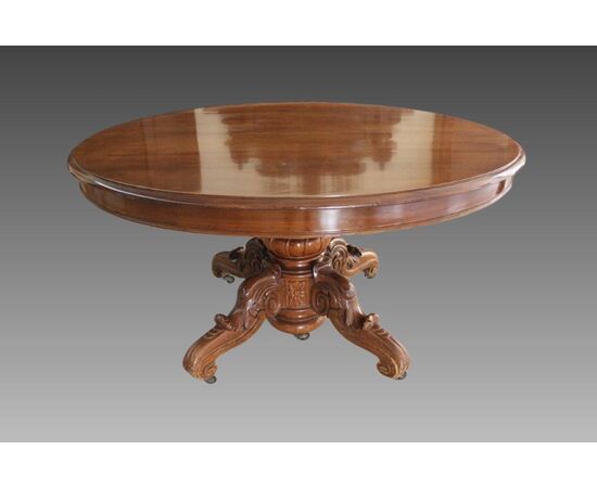 Extending oval table