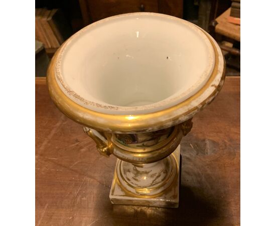 DARS593 - Coppia di vasi in porcellana, epoca '800, cm L 20 x H 29 x P 20