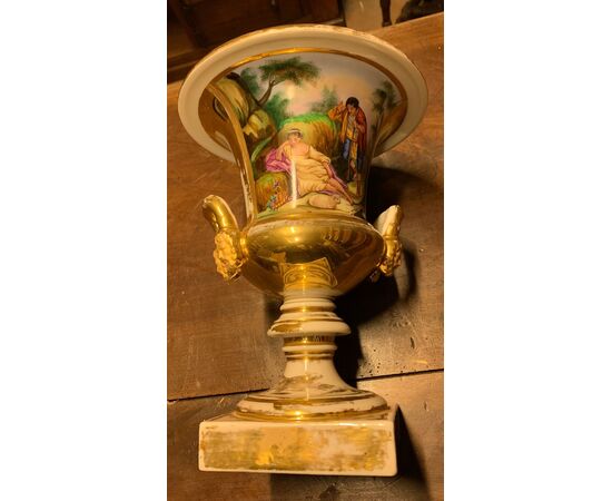 DARS593 - Coppia di vasi in porcellana, epoca '800, cm L 20 x H 29 x P 20