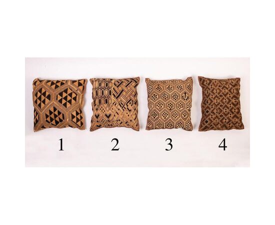 Serie di antichi tessuti Kuba montati su cuscini - B/1566 -