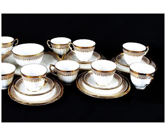 Servizio da tè in porcellana bianca profilata in oro zecchino