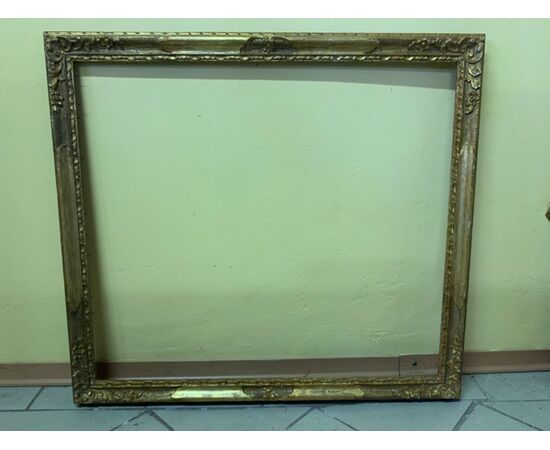 Gilded wooden frame from the 18th century in Venice. Measures 80 x 89.5 (light) 82 x92 (internal ledge). Authentic gilding in pure gold     