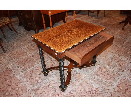 Tavolino olandese di metà 1800 francese di gusto olandese con torchon intarsiato