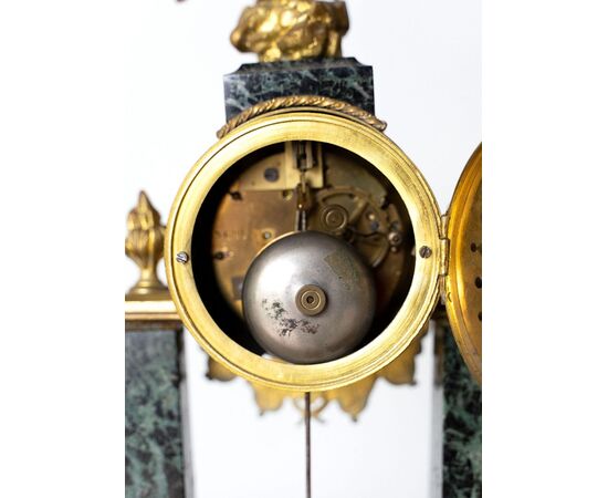 Orologio con pendolo da tavolo antico