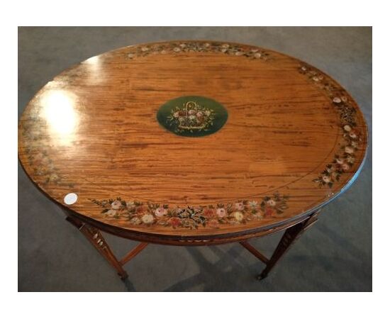 Tavolino sheraton ovale in satin wood con dipinti floreali inglese