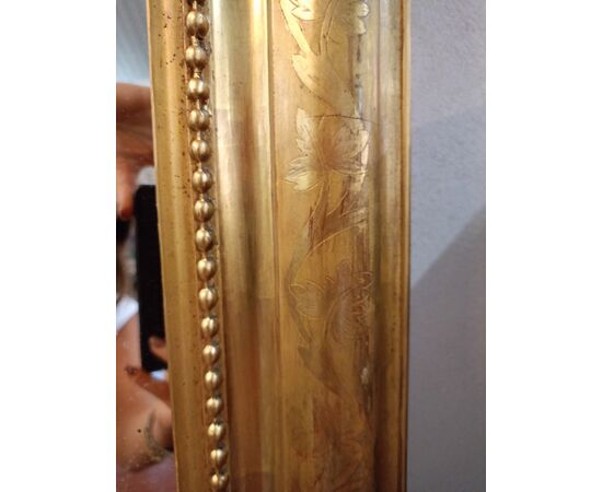 Specchiera rettangolare in legno dorato con fregi