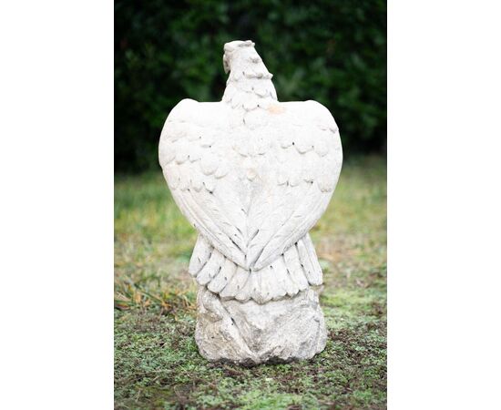 Statua in pietra di vicenza rappresentante un’aquila