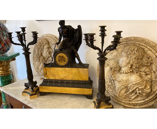 Trittico in bronzo e marmo Siena