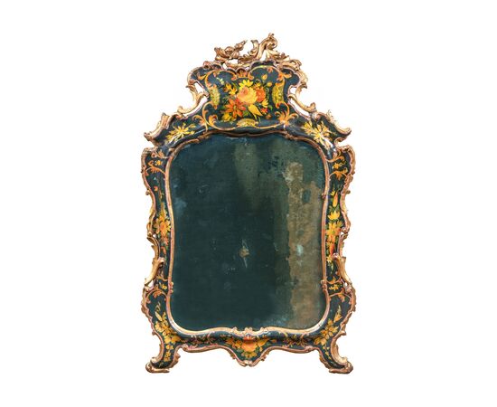 Specchierina in legno intagliato, laccato e dipinto. Venezia, XVIII sec. 