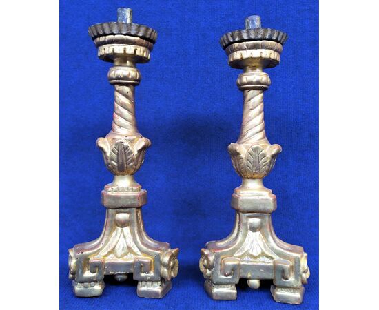 Pair of Louis XVI candlesticks in gilded wood - Italy 18th century     