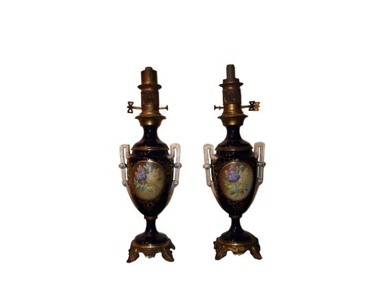 Coppia di lampade ad olio vasi in porcellana francese del 1800