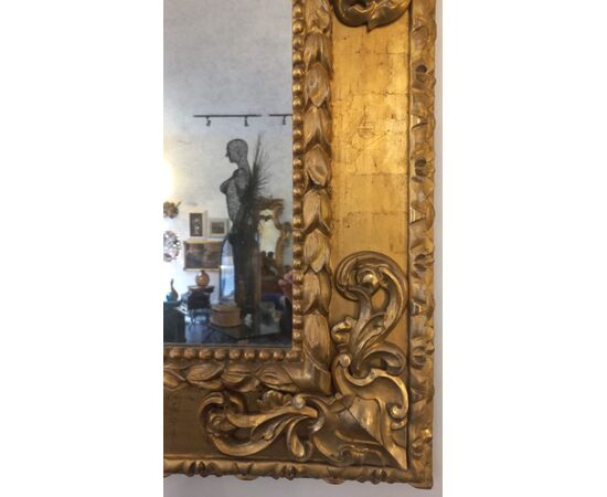 Grande specchiera in legno dorato