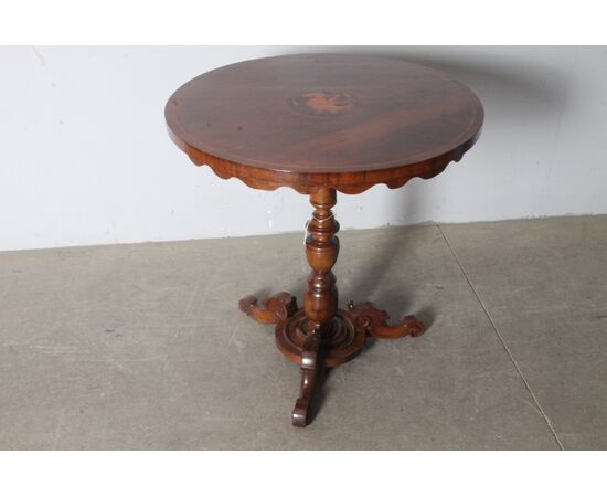 Antico raffinato tavolo tondo Carlo X 1840 Umbria noce massello e intarsi . 