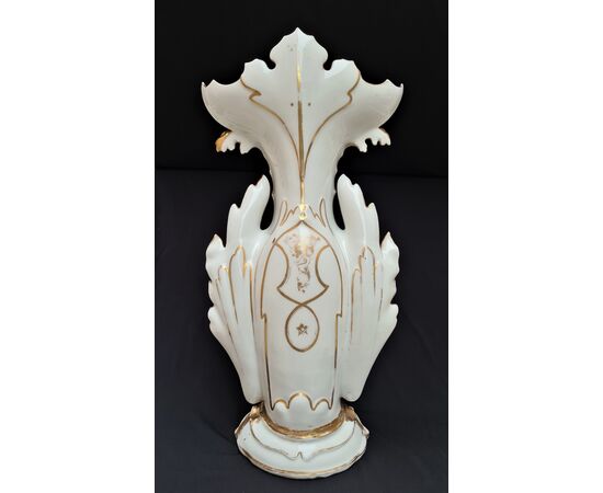 Biedermaier inizio XIX secolo cm h. 67x33x23. Vaso in porcellana policroma.