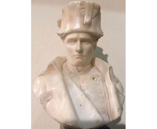 Bust of Napoleon in marble of the 800     