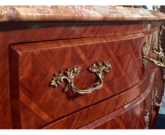 Veneered chest of drawers twentieth century.