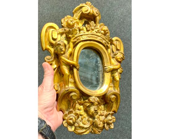 Coppia di specchiere intagliate, dorate, ‘alla Sansovino’ Intagliatore veneziano attivo nel XVIII secolo