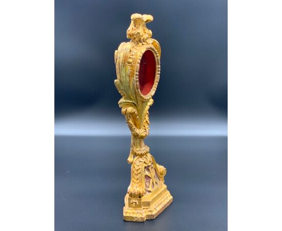 RELIQUARY IN GOLDEN WOOD WITH GOLD LEAF - 18th CENTURY.     
