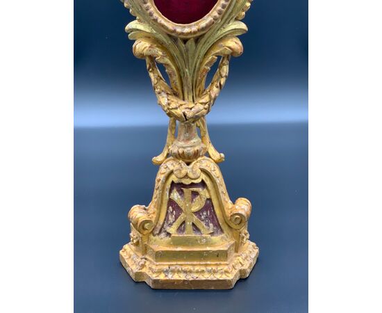 RELIQUARY IN GOLDEN WOOD WITH GOLD LEAF - 18th CENTURY.     