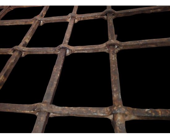 Possente inferriata in ferro forgiato XVI-XVII secolo