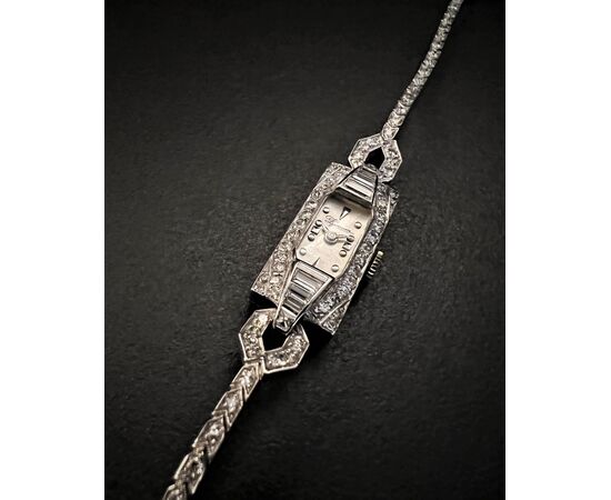 Orologio  in  platino   " Art  -  Dèco "  con  Diamanti 