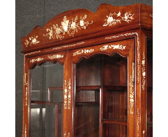 Oriental showcase in mahogany wood 