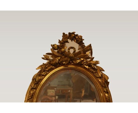 Specchiera ovale verticale con cimasa stile Luigi XV del 1800 dorata foglia oro