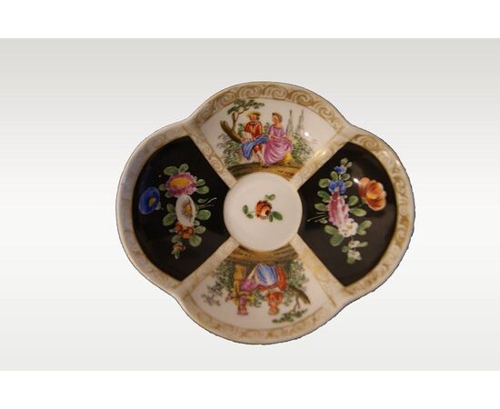 Tazzina con piattino in porcellana Meissen nera del 1800