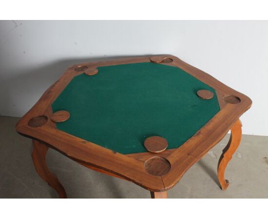 Antico Tavolo da gioco Art decò 1940 in olmo e panno verde. Diametro cm 112 Altezza cm 75 
