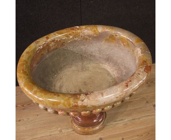 Italian basin in red Verona marble from the 19th century