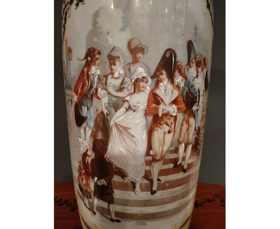 Coppia di vasi francesi in opaline dipinti del 1800 con personaggi