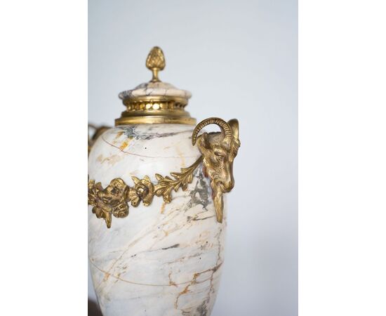 Antichi vasi in marmo breccia perlata