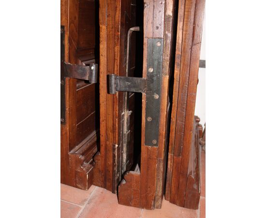 Porte antiche |  Coppia di ante bugnate per portone in rovere massello