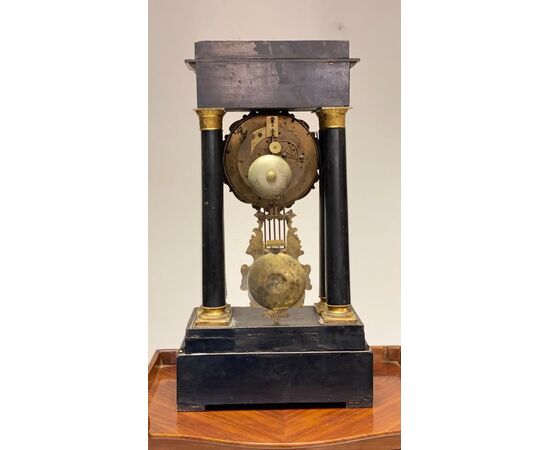 Pendulum clock Portico Empire period. nineteenth century     