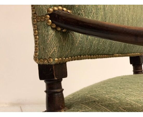 Spool armchair in walnut. 17th century     