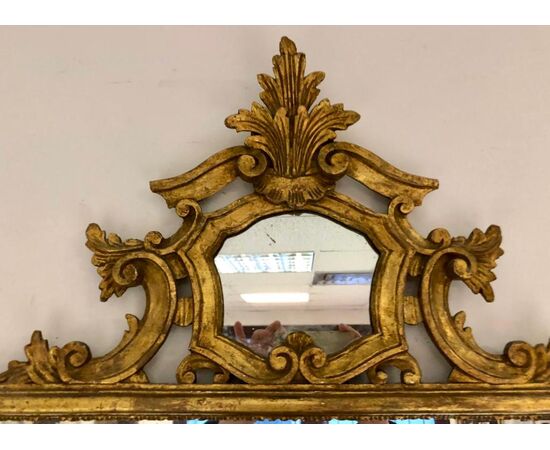 Specchiera in legno intagliata e dorata . Inizio  XX secolo