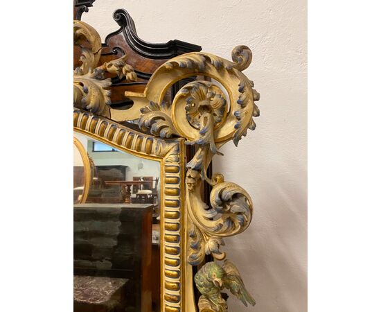 Specchiera lignea intagliata dorata laccata . Lombardia Piemonte inizio XIX secolo 