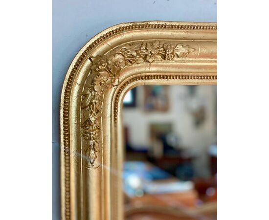 Specchiera dorata con fregi . XIX secolo 