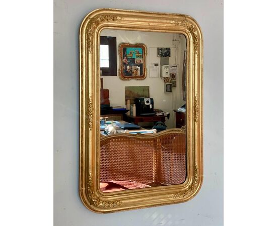 Specchiera dorata con fregi . XIX secolo 