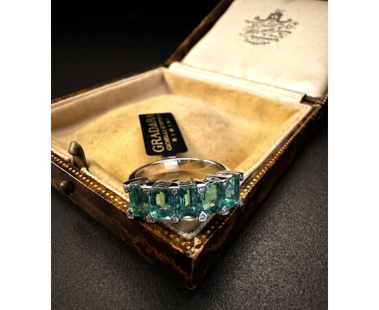 Anello  -  fedina  con  Smeraldi  e   Diamanti