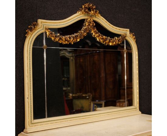 Cassettone in legno laccato con specchiera in stile Luigi XVI