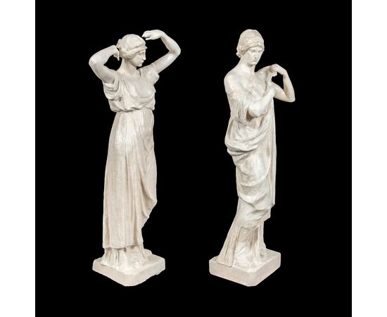 Coppia di sculture in scagliola - Figure romane. Italia, XIX secolo.