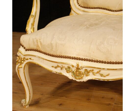 Poltrone dipinte e dorate in stile Luigi XV del XX secolo