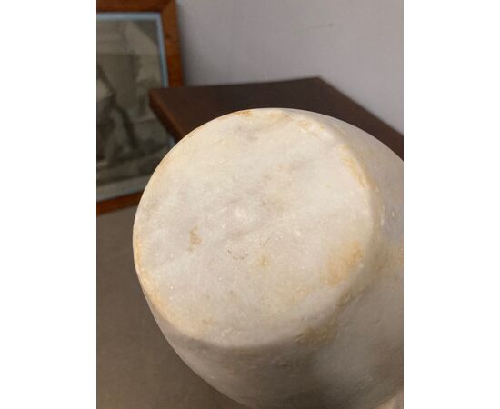 Antico raro  mortaio in marmo epoca XIX secolo per liquidi . Da farmacia Mis cm 20 x 17 