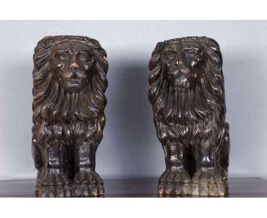 Coppia di leoni sculpite dell'700